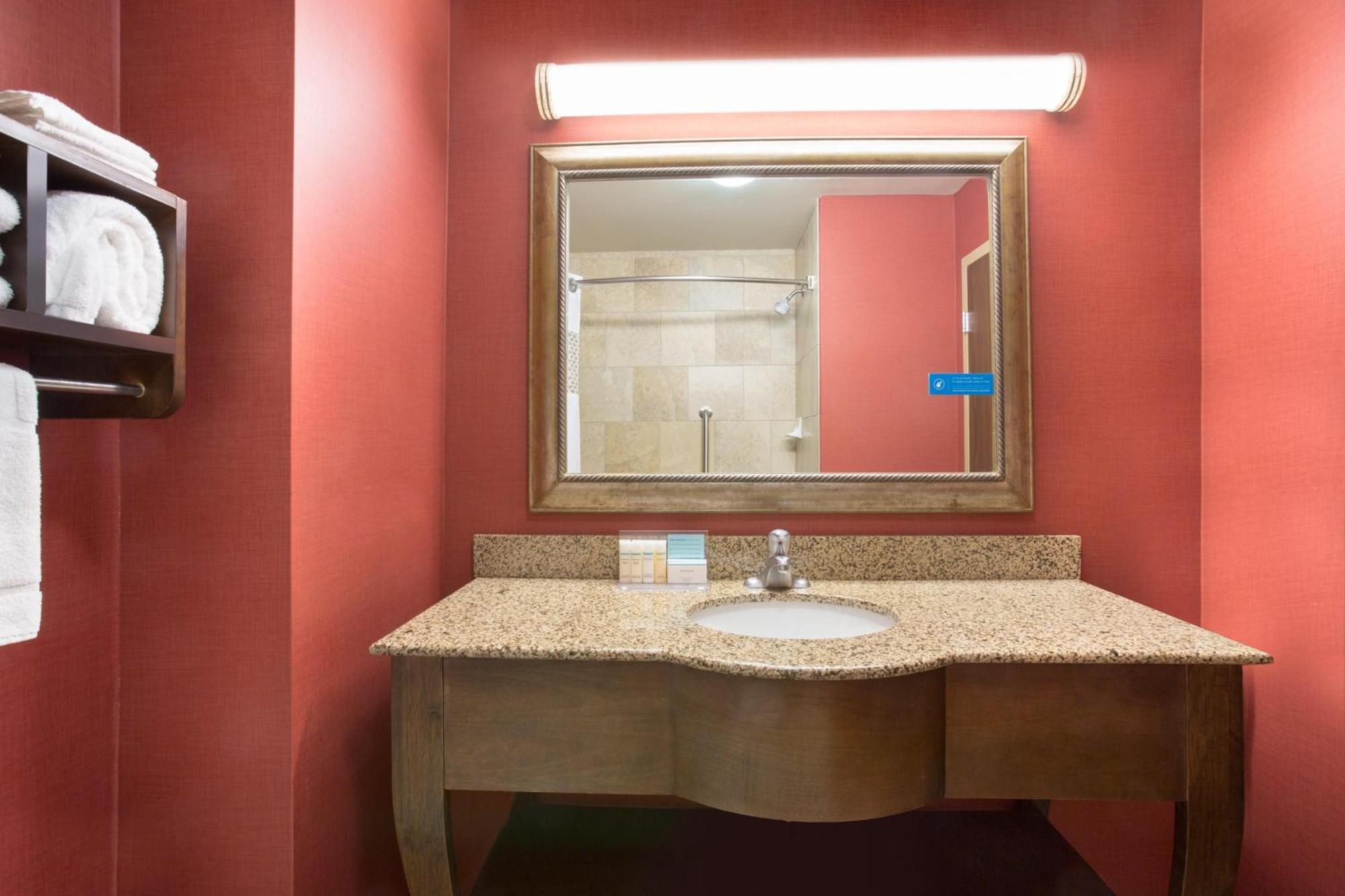 Queen Room with Two Queen Beds and Bath Tub - Non-Smoking